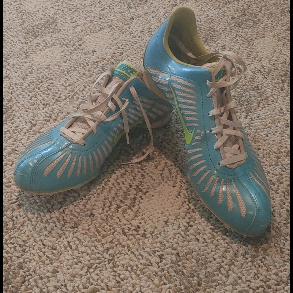 Women Nike track cleat/spikes